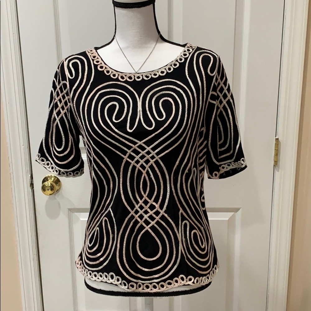 CLEARANCE Lauren Michelle embroidered top sz M/L